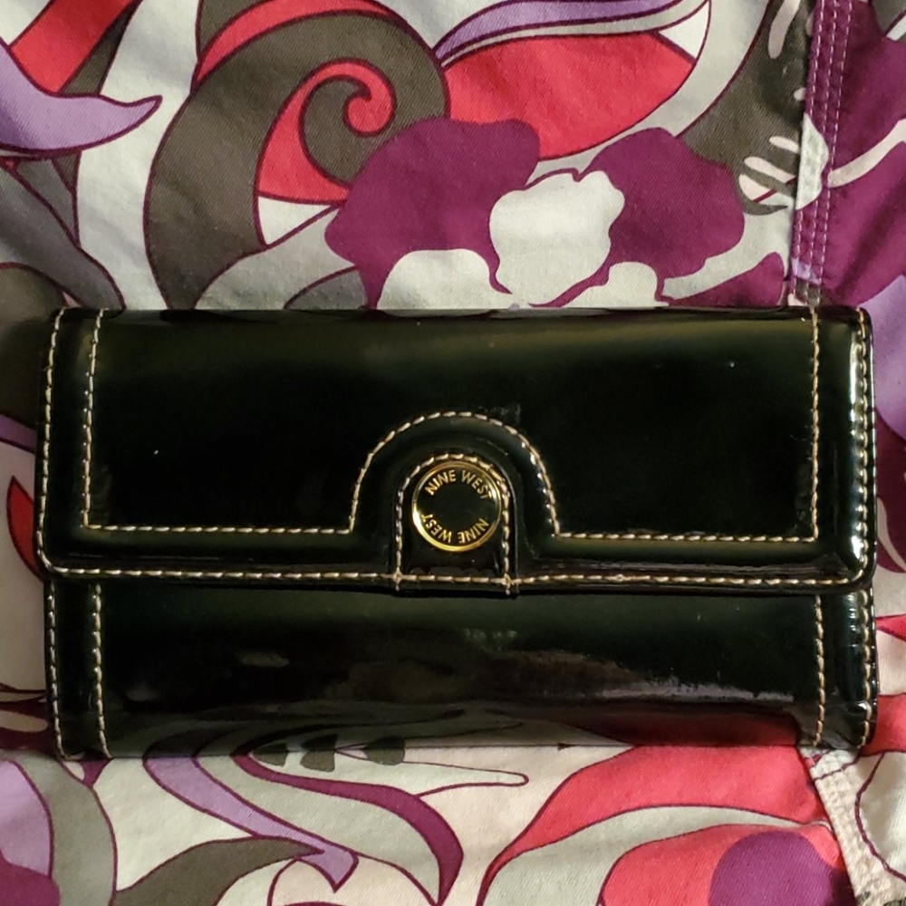 Nine west wallet